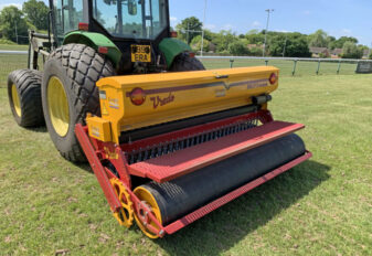 Vredo-2-m-sports-turf-overseeder Vredo sports turf overseeder